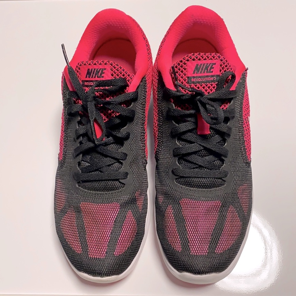 Women`s Nike Revolution 3, size 8.5, Black and pink - Picture 1 of 2